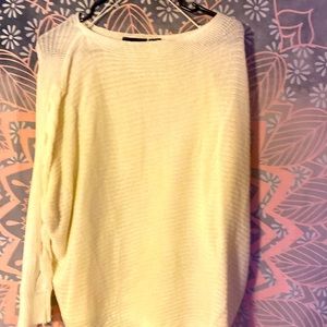Comfortable white sweater with opening on the arms with string for neck